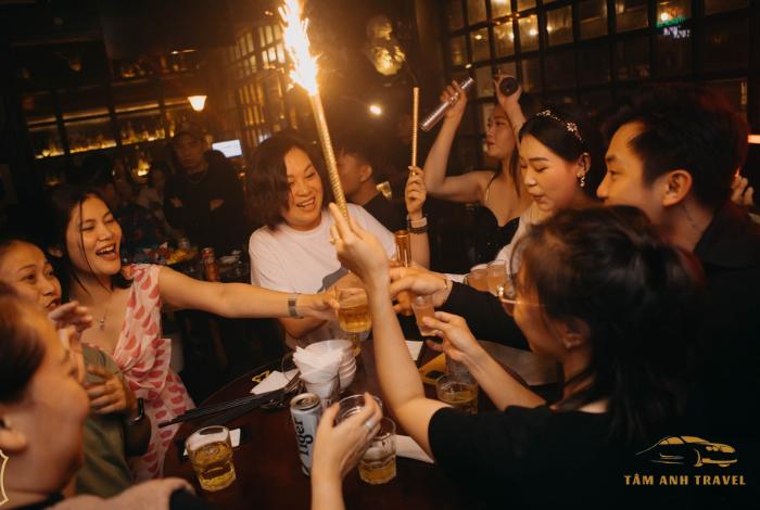 Không gian ấm cúng gần gũi là lựa chọn lý tưởng cho những buổi gặp gỡ bạn bè