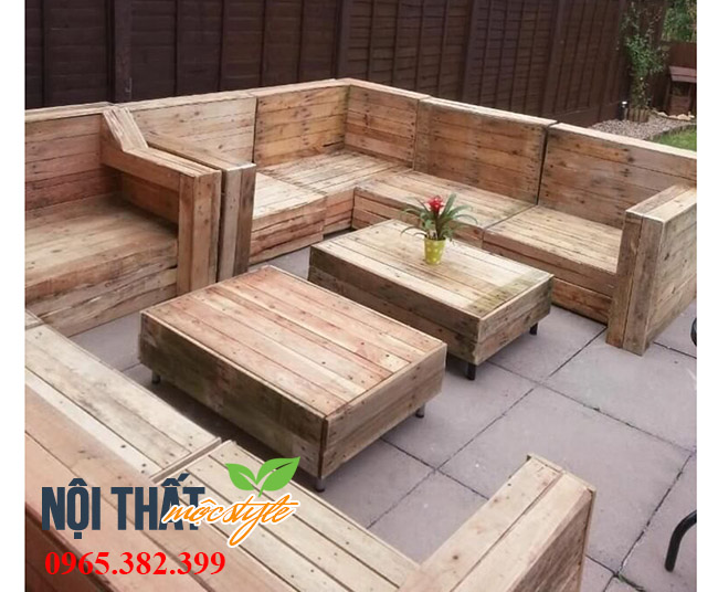 Bàn ghế độc đáo làm từ gỗ tái chế mang đến vẻ đẹp vintage cho không gian