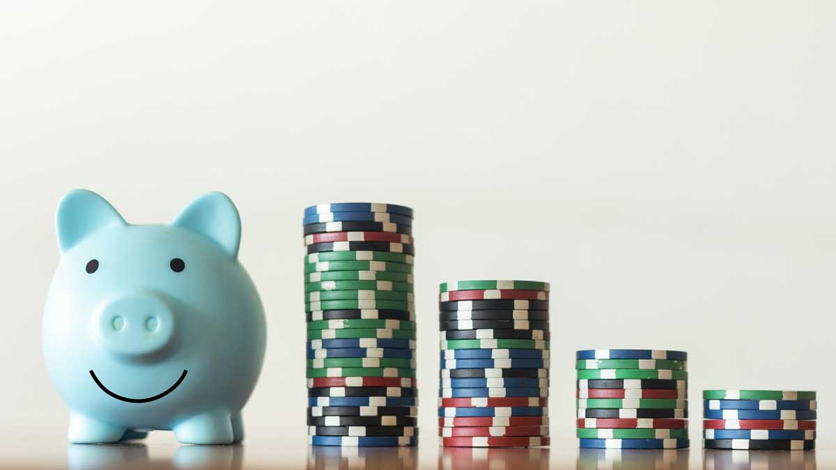 Hình ảnh minh họa việc quản lý vốn trong poker ví dụ như biểu đồ theo dõi lợi nhuậnthua lỗ hoặc hình ảnh tiền được chia thành các phần khác nhau