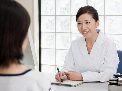 Bác sĩ tư vấn kỹ lưỡng cho bệnh nhân về tình trạng sức khỏe