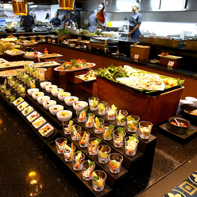 Bàn tiệc hải sản tươi ngon tại Hoàng Yến Buffet TPHCM