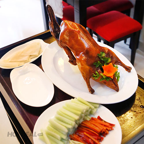 Vịt quay Hongkong với màu sắc hấp dẫn và hương thơm đặc trưng