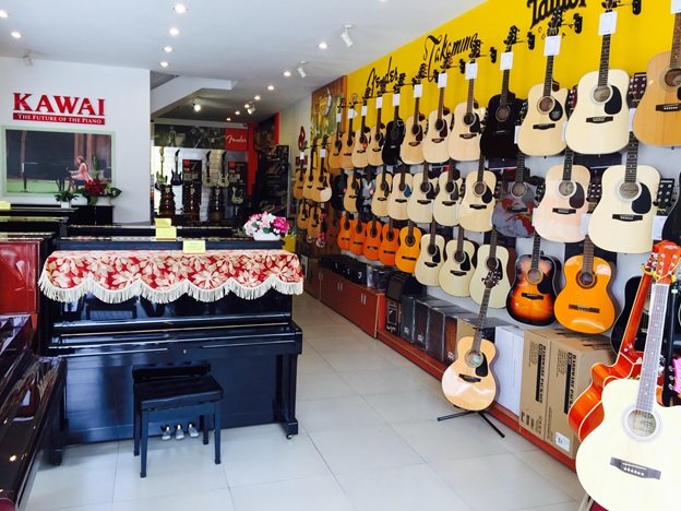 Showroom trưng bày đàn organ tại Việt Thanh Music Center