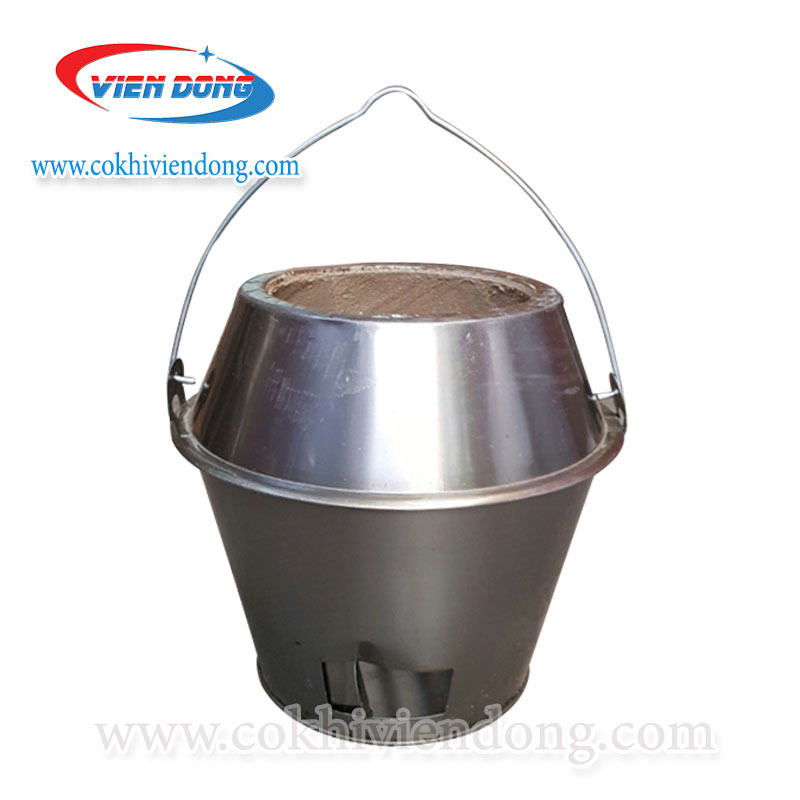 Kỹ thuật quay vịt đòi hỏi sự tỉ mỉ và kinh nghiệm của người đầu bếp