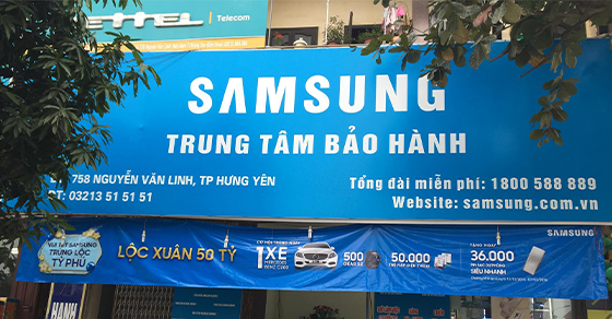 Trung tâm bảo hành chính hãng Samsung với logo và biển hiệu rõ ràng