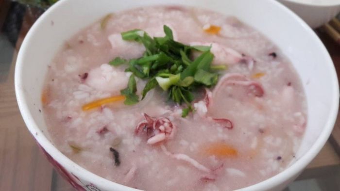 Cháo mực 207 Nguyễn Tri Phương nổi tiếng với hương vị truyền thống