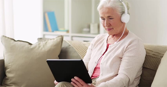 Người lớn tuổi dễ dàng tìm hiểu thông tin sản phẩm trực tuyến