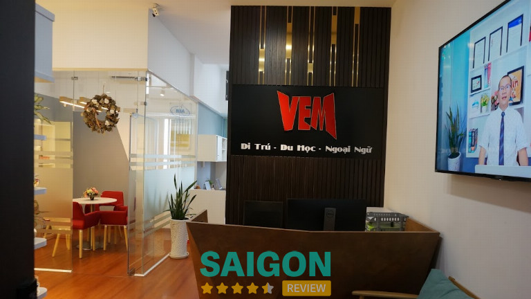 Một văn phòng tư vấn định cư Úc với thiết kế hiện đại và chuyên nghiệp tạo cảm giác tin tưởng cho khách hàng