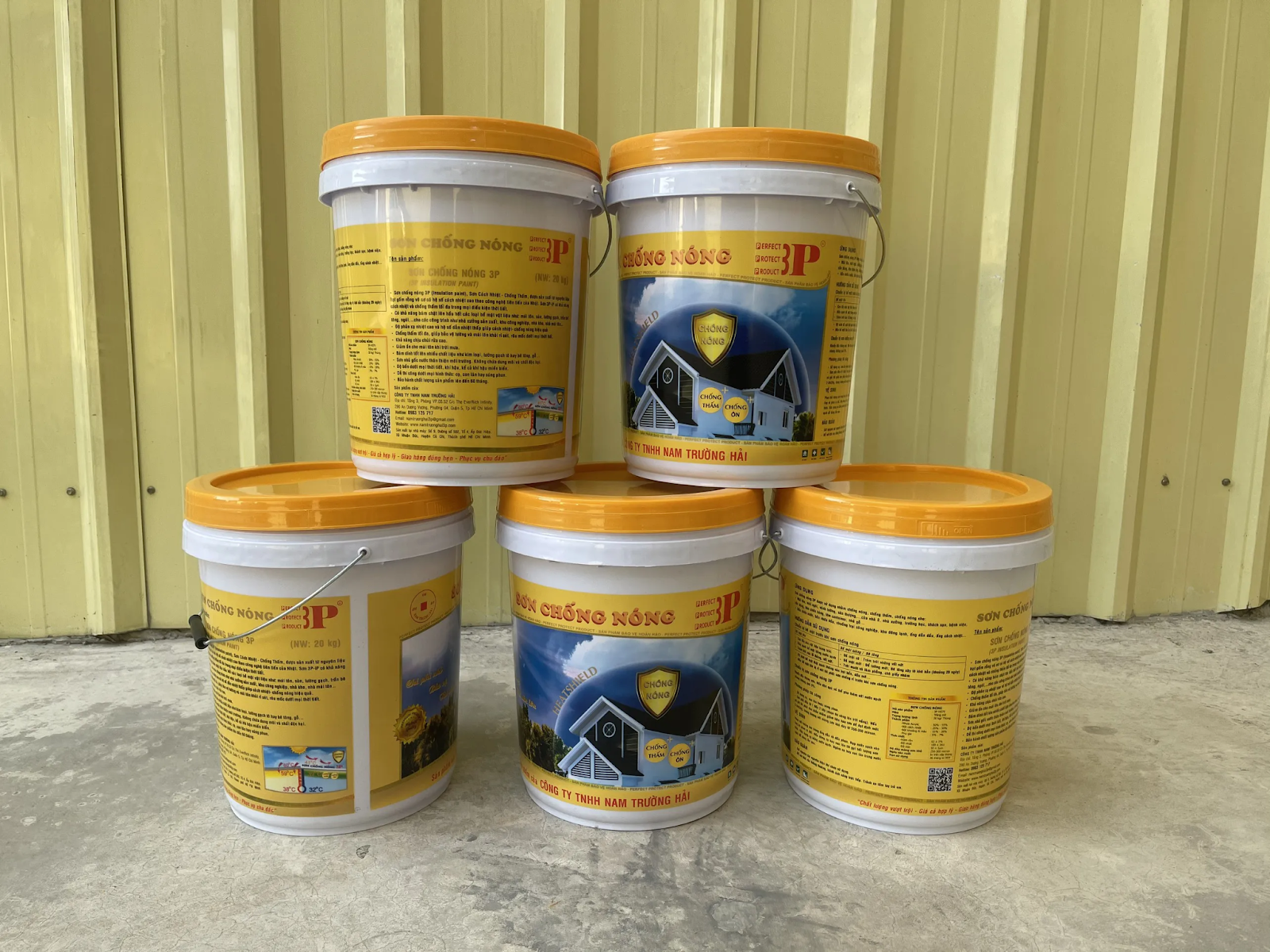 Thùng sơn được bảo quản đúng cách trong kho