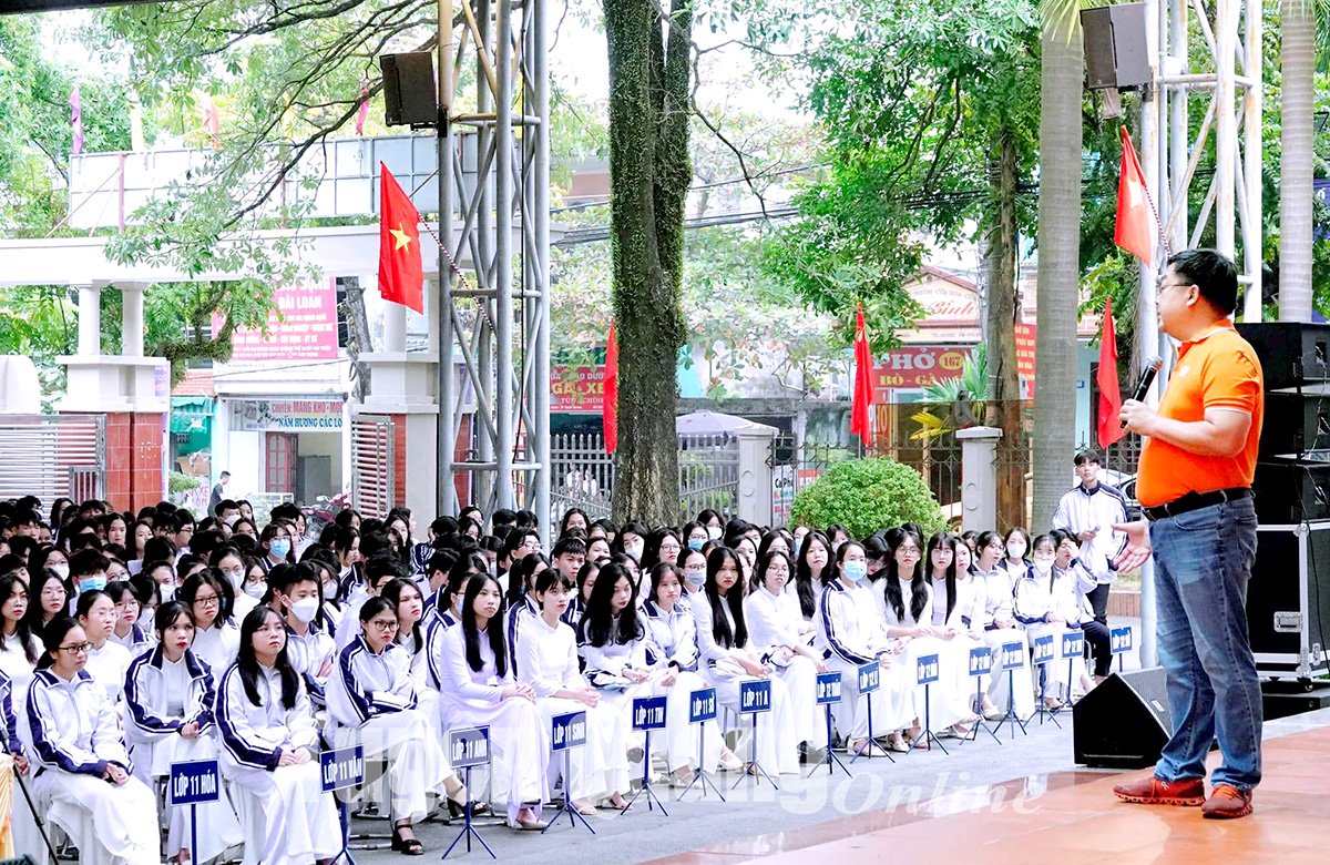 Học sinh trường Nam Việt tham gia hoạt động ngoại khóa rèn luyện kỹ năng mềm và tinh thần đồng đội