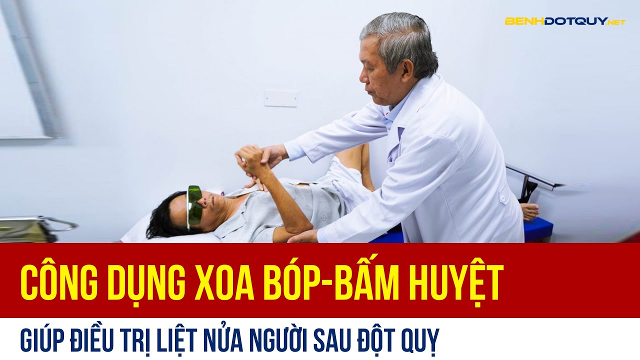Bác sĩ tư vấn cho bệnh nhân về lợi ích và rủi ro của xoa bóp bấm huyệt trước khi thực hiện