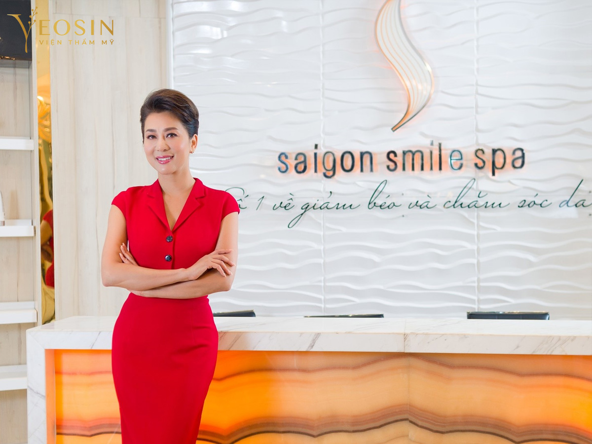 Khách hàng trải nghiệm dịch vụ tắm trắng tại Saigon Smile Spa với công nghệ hiện đại