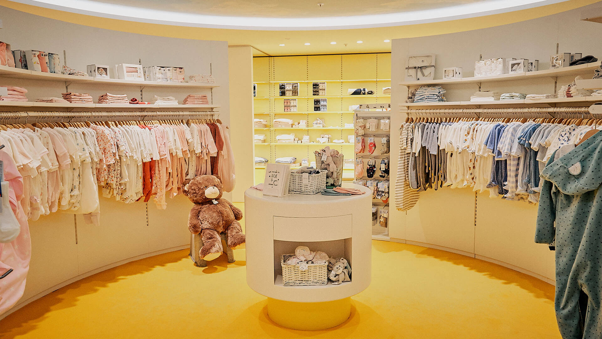 Không gian mua sắm lý tưởng tại Shop A