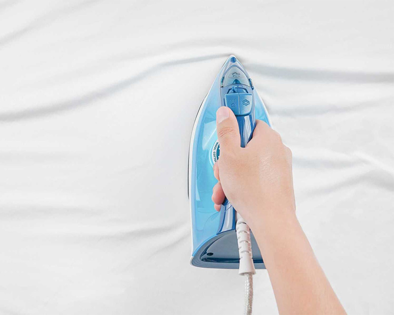 Áo dài trắng dáng suông đơn giản phù hợp với nữ sinh khi đến trường